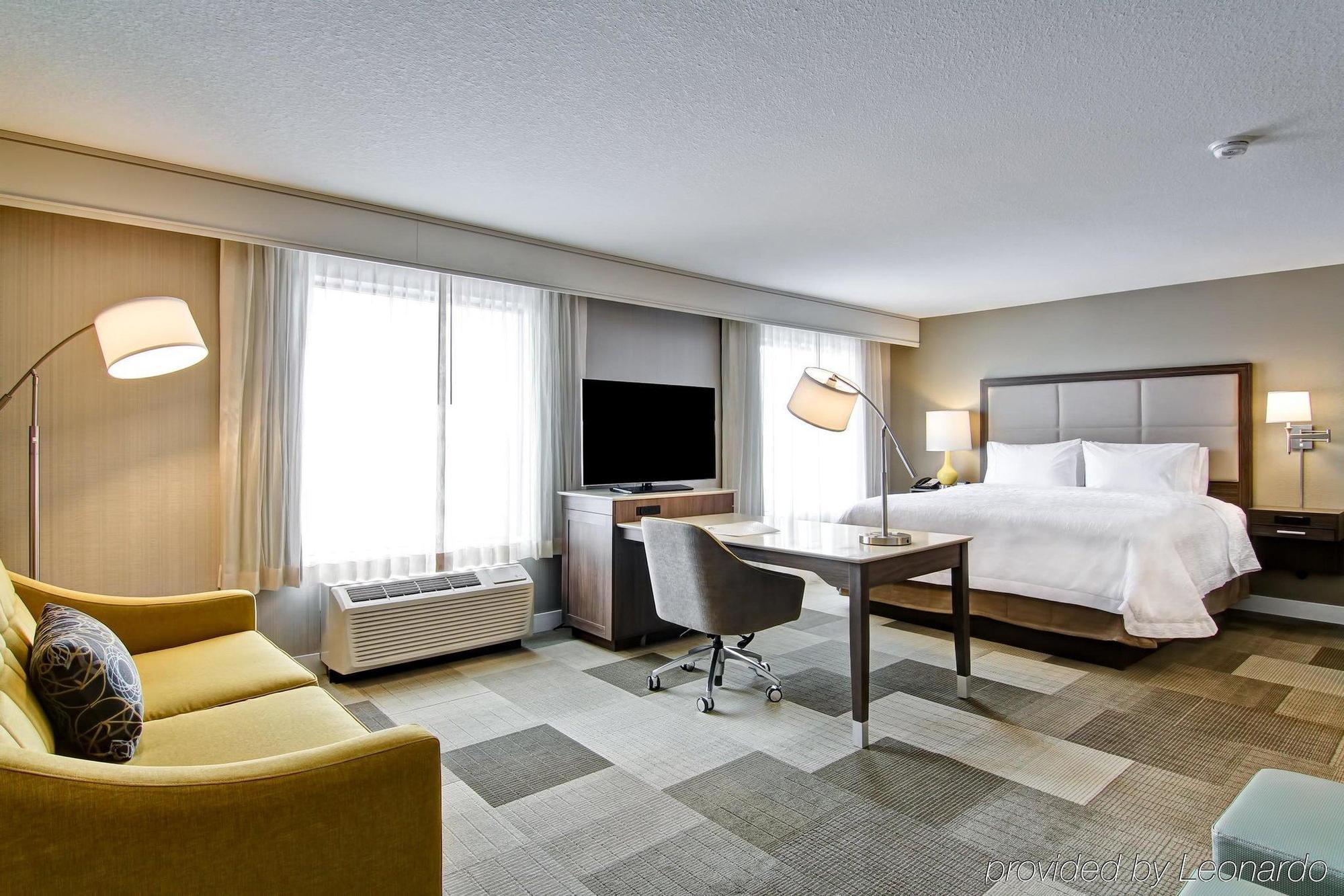 Hampton Inn & Suites By Hilton Saskatoon Airport Exterior photo